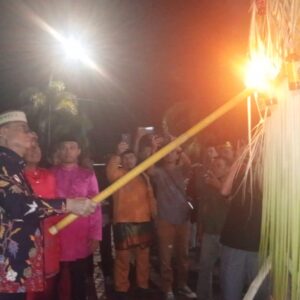 Sambut Malam Lailatul Qadar, Ismet Mile Tunaikan Zakat Fitrah dan Lestarikan Budaya Tumbilotohe