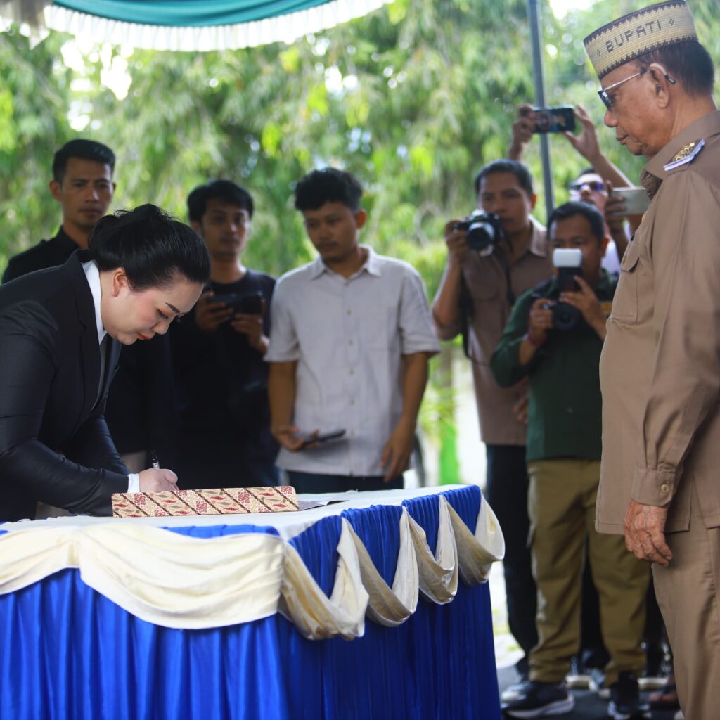 Lantik Direktur Perumda Tirta Bulango, Ismet Mile Tegaskan Profesionalisme dan Pembenahan Internal