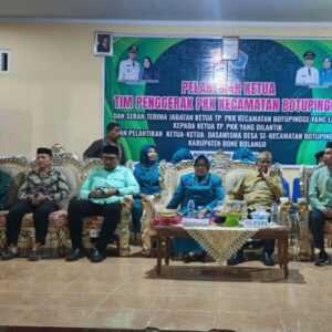 Didampingi Ketua TP-PKK Kabupaten Bone Bolango, Ismet Mile Lantik TP-PKK Kecamatan Botupingge