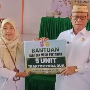 Perkuat Sektor Pertanian, Ismet Mile Salurkan Benih Jagung