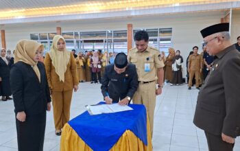 Bupati Sofyan Puhi Tekankan Restorasi Pendidikan Saat Lantik Kepala Sekolah