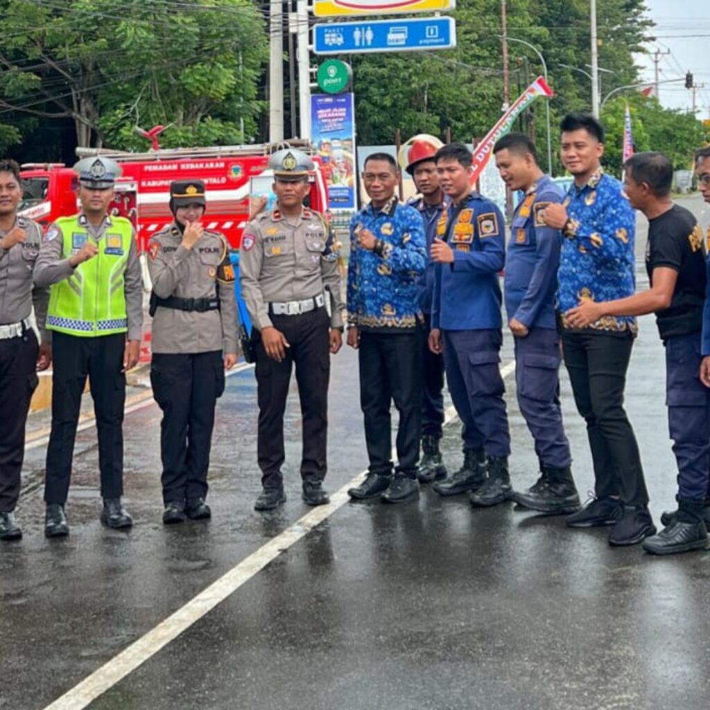 Antisipasi Laka Lantas, Satlantas Polres Gorontalo Gerak Cepat Tangani Tumpahan Solar