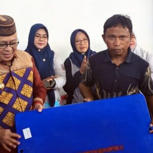 UMKM Perikanan Makin Berdaya, Pemkab Gorontalo Bagi Coolbox ke 119 Pelaku Usaha