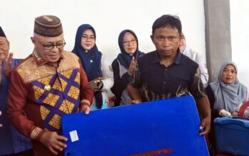UMKM Perikanan Makin Berdaya, Pemkab Gorontalo Bagi Coolbox ke 119 Pelaku Usaha