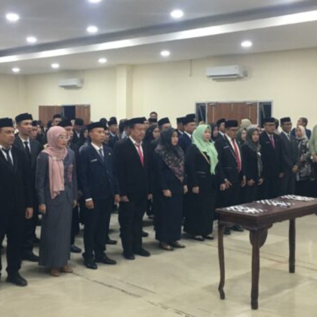 Pelantikan Pejabat Baru Pemerintah Bone Bolango, Bupati Ismet: Uji Coba Menuju Jabatan Diatasnya