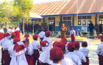 Jadi Pembina Apel di SDN 5 Tilongkabila, Sekda Bone Bolango Dorong Semangat Belajar Siswa