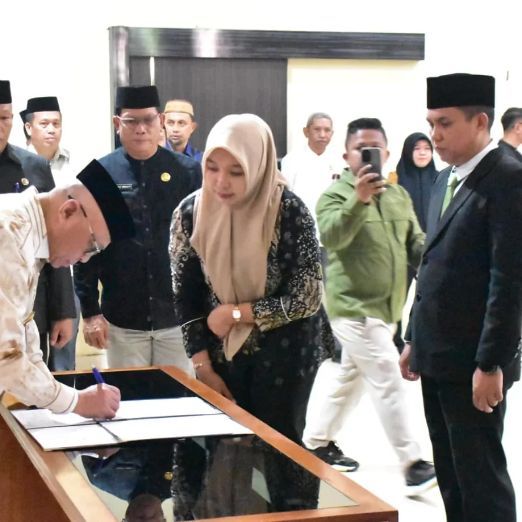 Bupati Sofyan Puhi Lantik 17 Pejabat, Minta Segera Tancap Gas