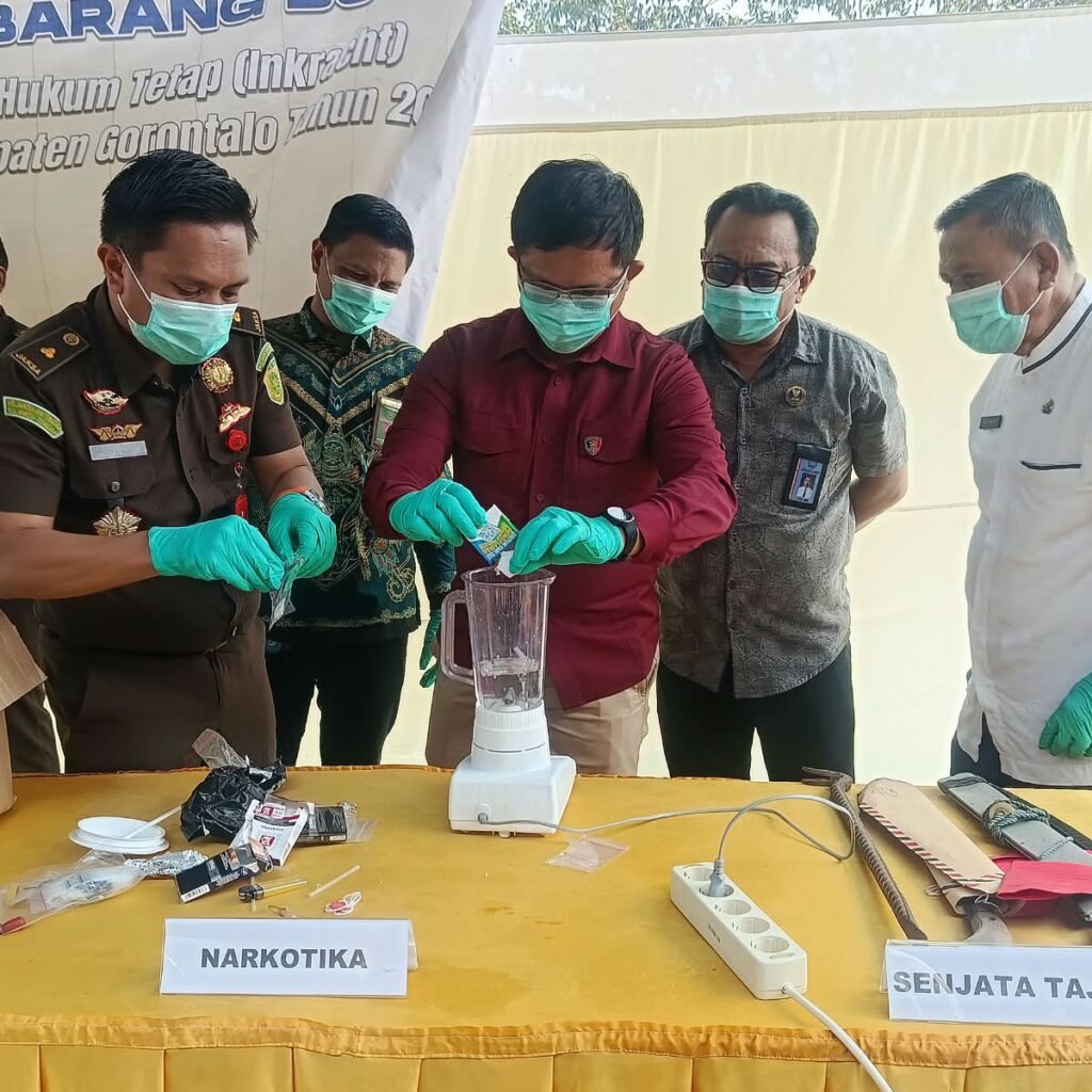 Kejari Kabupaten Gorontalo Musnahkan BB 20 Perkara Inkracht, Ada Aki Setrum Ikan, Narkotika dan Cap Tikus