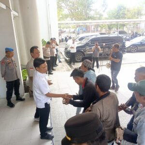 Didatangi Warga Tibawa, Anton Abdullah dan Ramsih Sondakh Terima Aspirasi